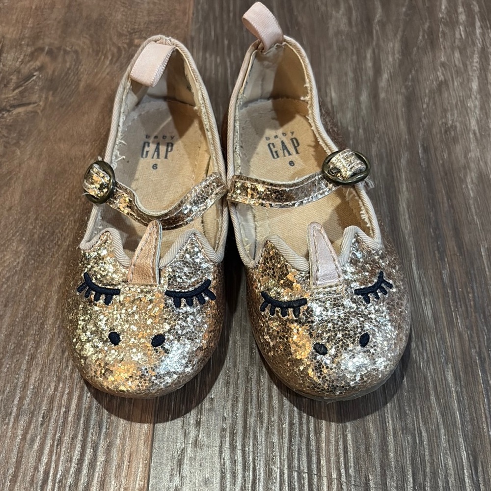 GAP Gold Dress Shoes with Vintage Elegance
